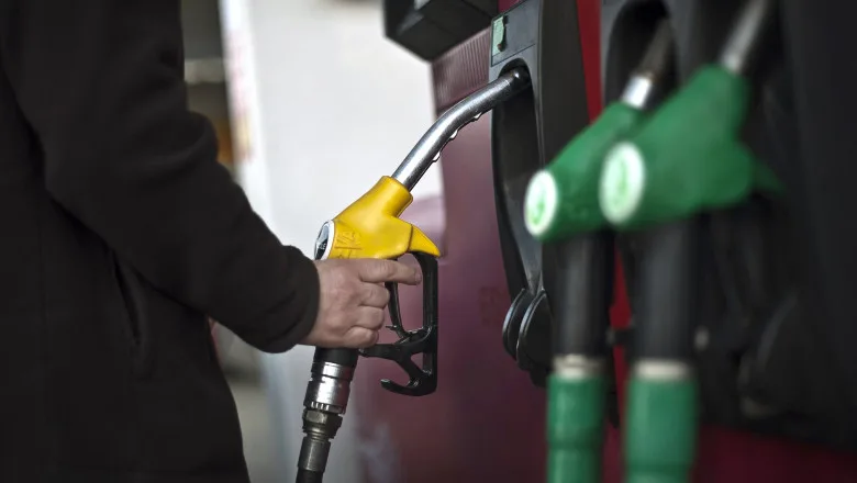 România, campioana UE la scumpirea combustibililor: prețurile au crescut cu 24,2% într-un singur an, în timp ce BNR avertizează asupra frânării economice